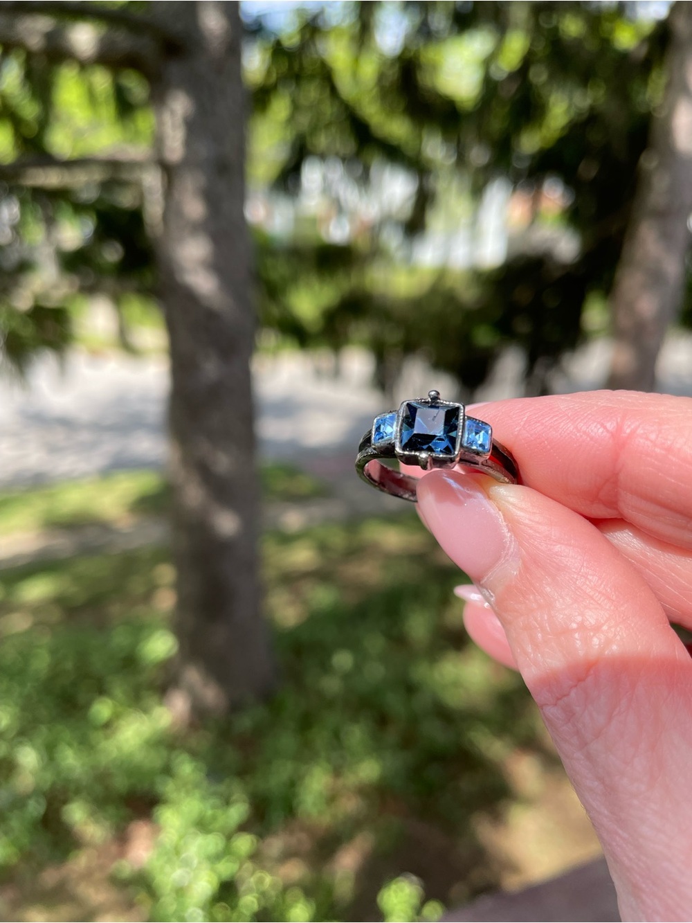 Elegant Cocktail Ring with Dark and Light Blue Stones in Dark Metal Finish, 7 - Picture 4 of 12